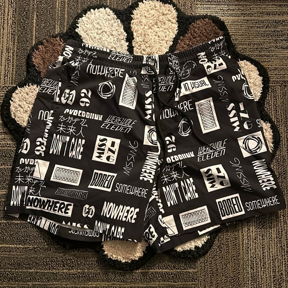 Newspaperr print graphic shorts